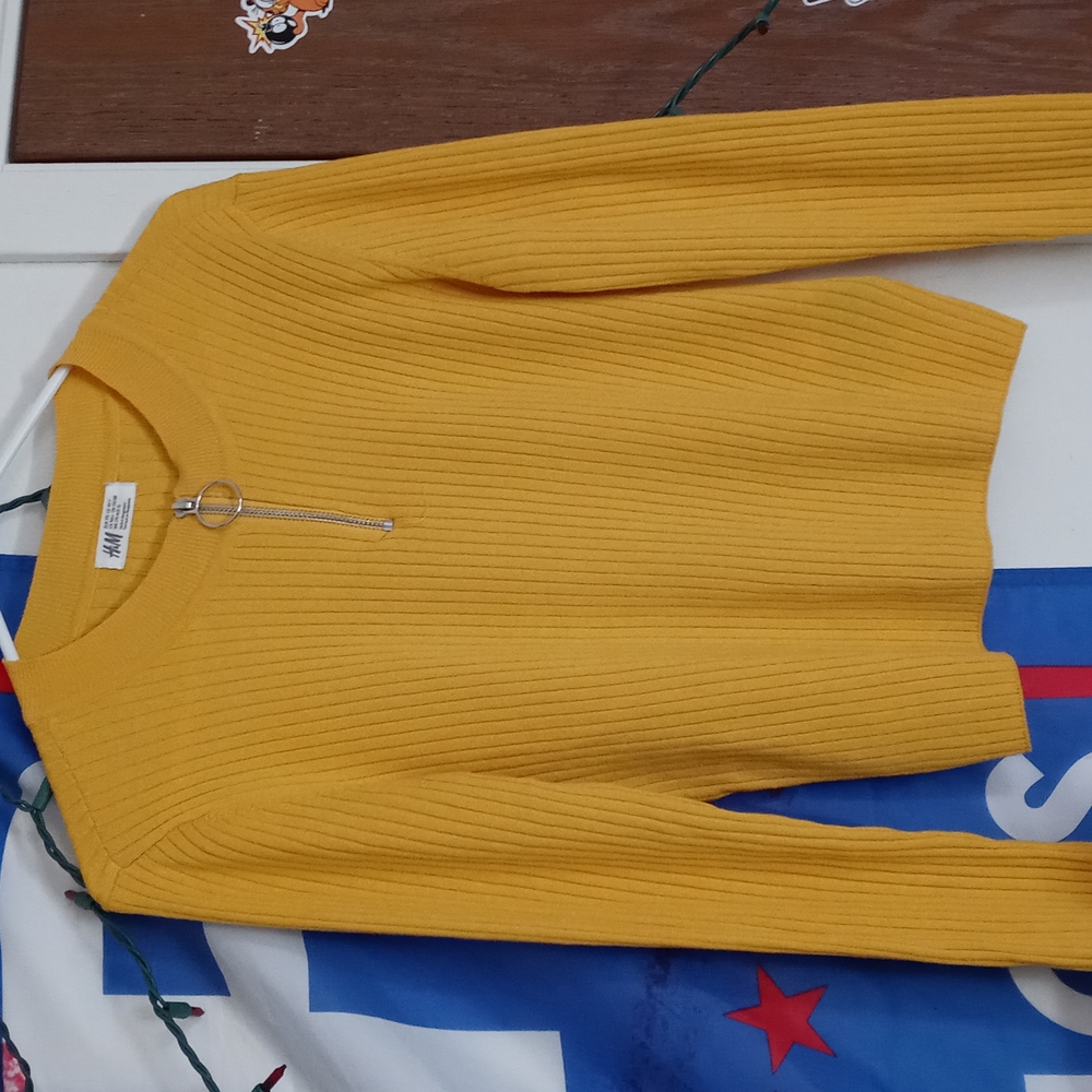 H&M Sweater - Picture 4 of 4